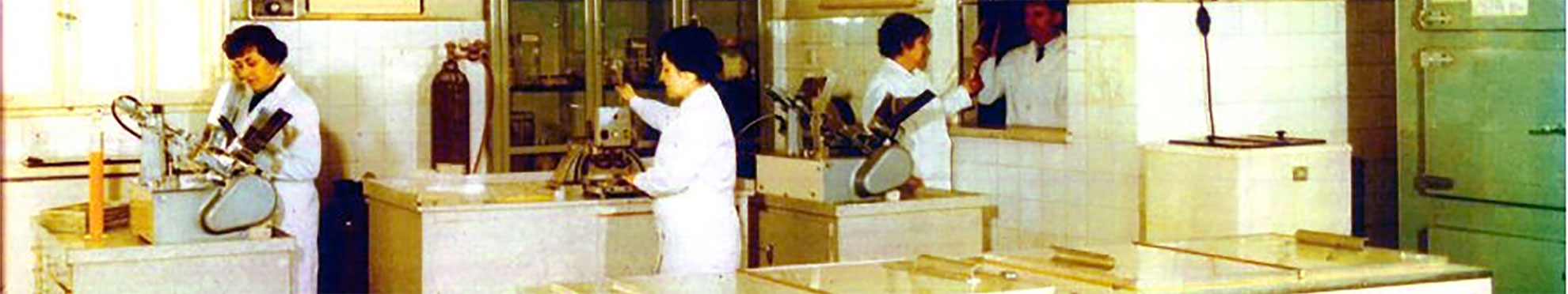 foto storica di un laboratorio di IZSPLV